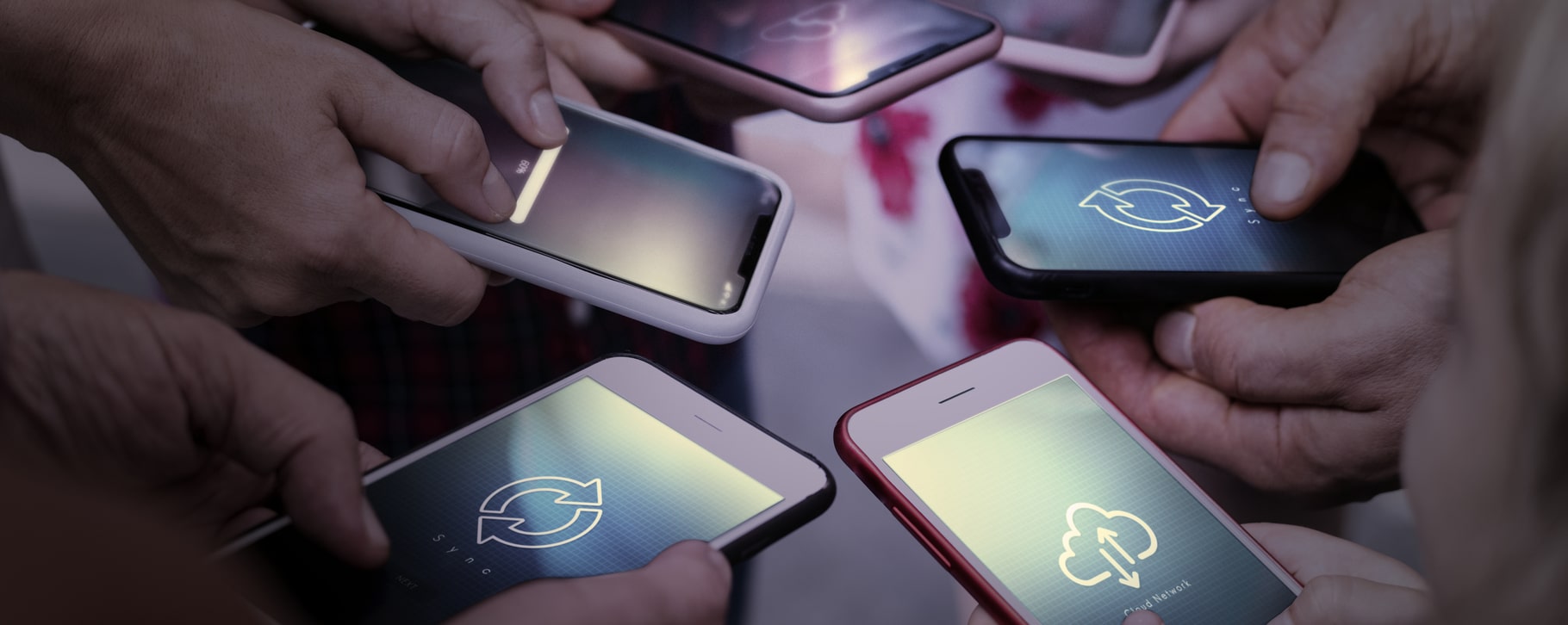 cloud-networking-with-people-files-dropping-through-mobile-phones__1_.7kKoj-min