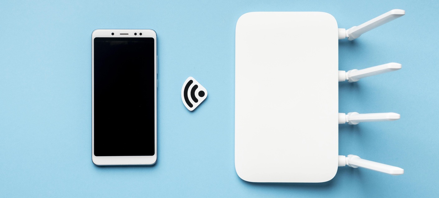 top-view-wi-fi-router-with-smartphone-min (1) (1)-min